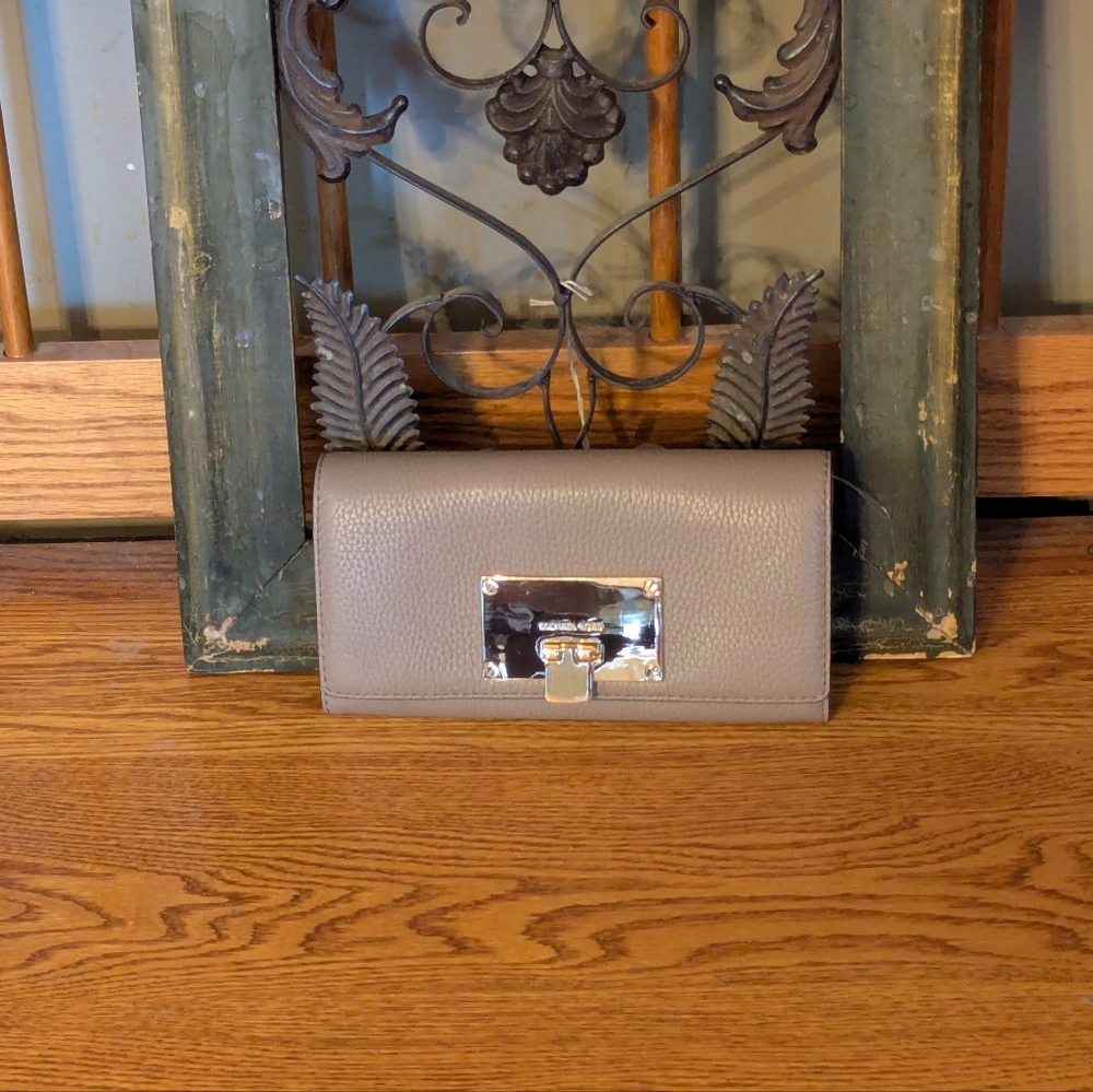 Michael Kors Beige Leather Channing Carryall Wallet